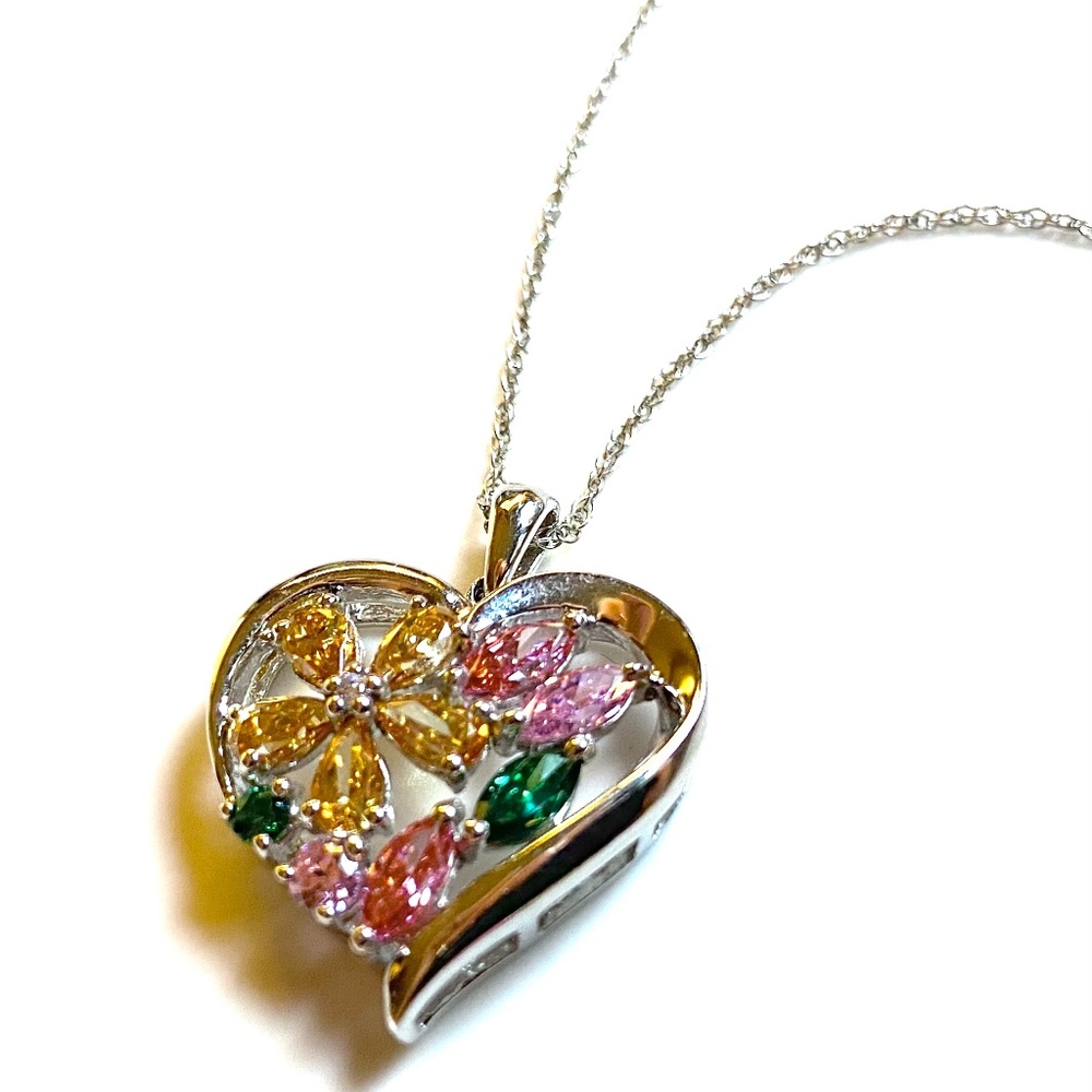 “Brilliant Facets” Sterling Silver Heart Shaped Necklace - Picture 6 of 6